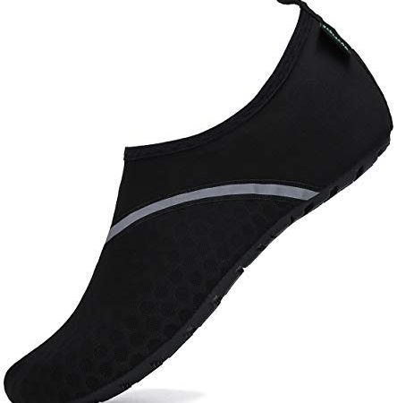 SAGUARO Chaussures Aquatiques Chaussons de Plongée d'eau Chaussettes Aqua pour Piscine et Plage Sports Nautiques Natation Surf Voile Mer Rivière pour Homme Femme (030 Noir,44/45 EU)